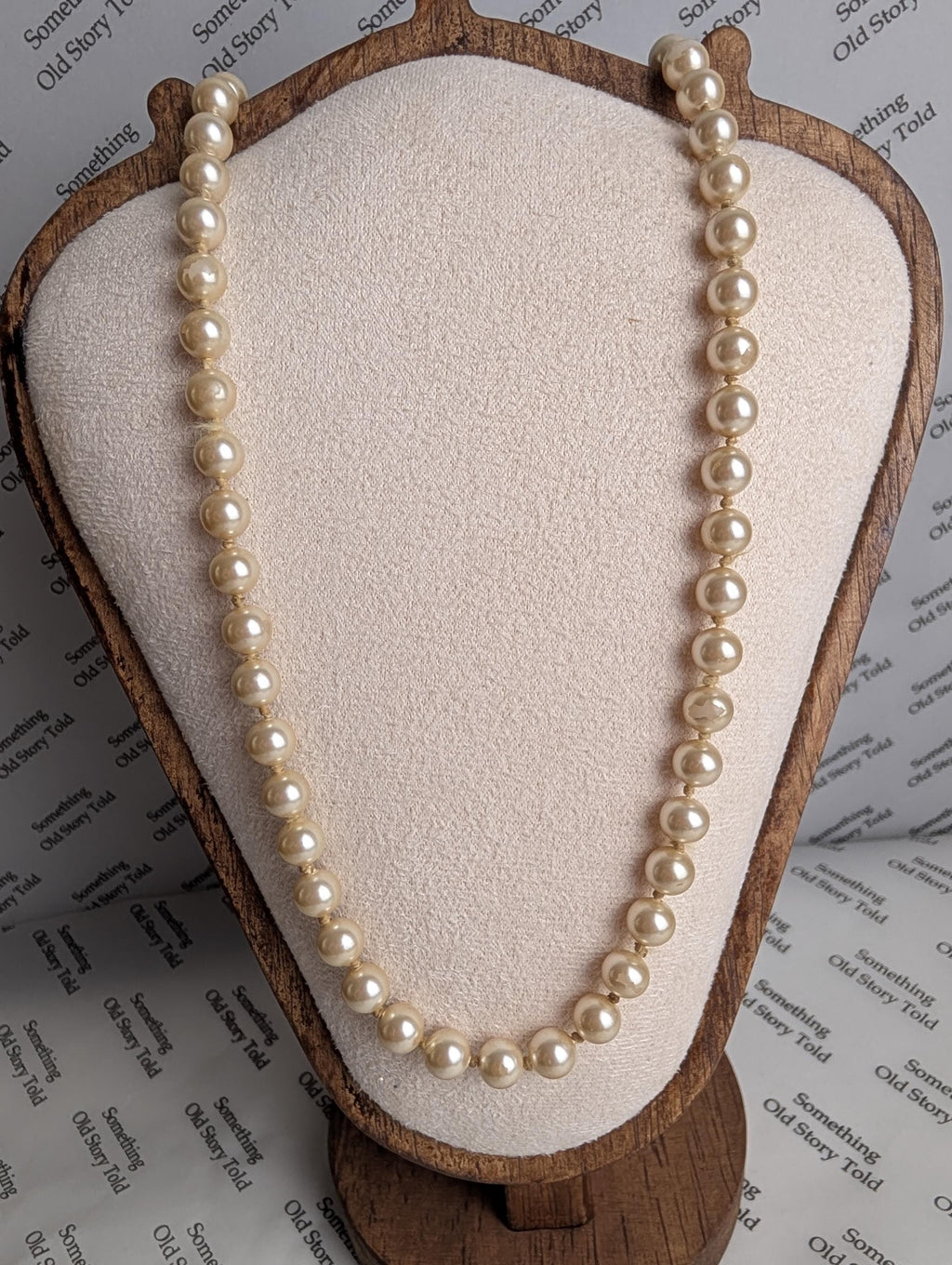 Vintage Lotus Simulated Pearl Necklace, Silver Floral Clasp, Cream Hardshell Box __etsy:8082027010